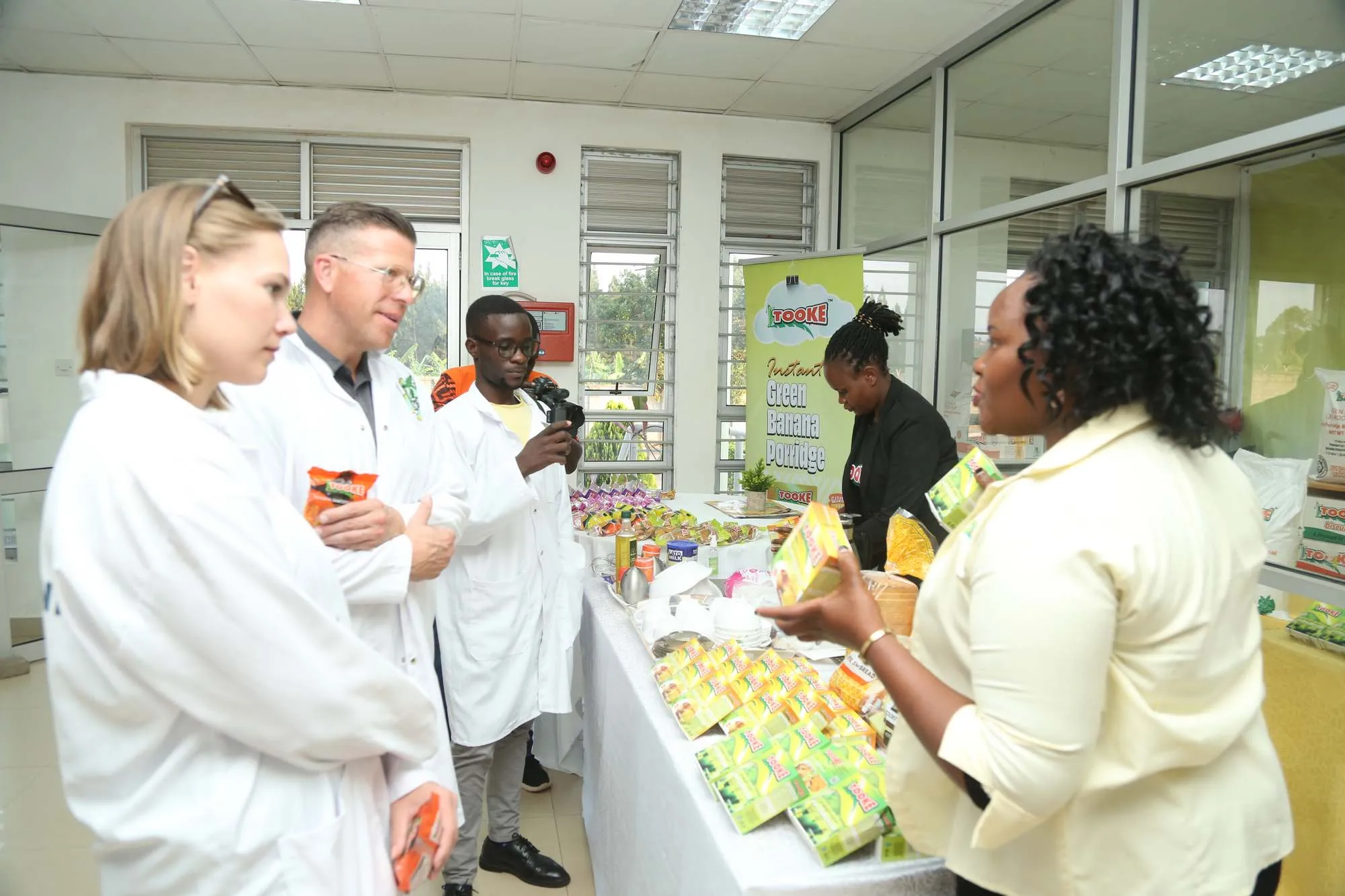 International scientists visiting the BIRDC banana research laboratory and inspecting banana flour products